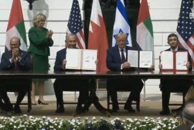 Дональд Трамп - Биньямин Нетаньяху - Заид Аль-Нахайян - ОАЭ, Бахрейн и Израиль подписали соглашение о нормализации отношений - interaffairs.ru - США - Вашингтон - Израиль - Эмираты - Бахрейн