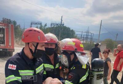 Пожарные вытащили трех человек из горящей квартиры в Гори - newsgeorgia.ge - Грузия - Гори