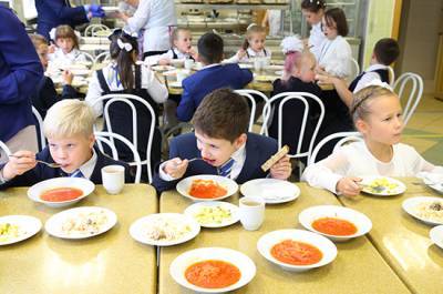 В Роспотребнадзоре связали проблему питания в школах с недостатком средств в регионах - pnp.ru