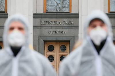 Владимир Зеленский - Алексей Резников - Украина отказалась вносить в конституцию особый статус Донбасса - lenta.ru - Украина - Киев - Минск