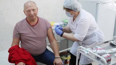 Александр Беглов - Олег Эргашев - Прививки от гриппа сделали почти 650 тыс. петербуржцев - dp.ru