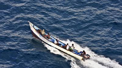 Пираты угрожают убить захваченных российских моряков - vesti.ru - Россия - Крым - Камерун - Экваториальная Гвинея