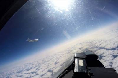 Су-27 поднимался в небо для сопровождения самолёта ВМС США над Чёрным морем - aif.ru - Россия - США - Черное Море