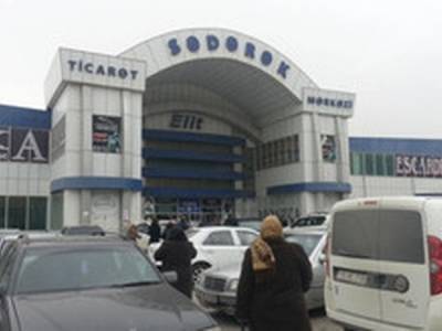 Что происходит в торговых центрах “Бина” и “Садарак”? - aze.az - Азербайджан
