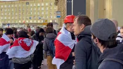 У отделения посольства Белоруссии в Петербурге началась акция солидарности с протестующими в республике - piter.tv - Санкт-Петербург - Белоруссия - Минск - Петербург