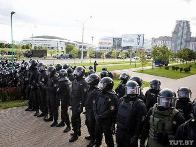 Нина Багинская - В Минске грубо задержали около 250 участниц «женского марша» - rosbalt.ru - Белоруссия - Минск
