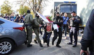 В Минске начались задержания участниц “блестящего женского марша” (ФОТО) - newizv.ru - Минск