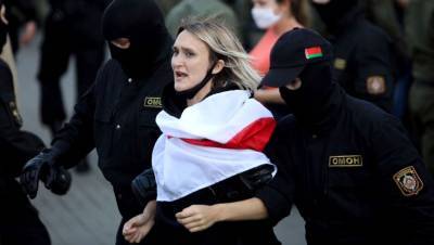 Нина Багинская - Правозащитники сообщили о 250 задержанных на «женском марше» в Минске - gazeta.ru - Белоруссия - Минск