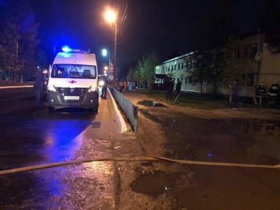В Ноябрьске ночью из-за пьяной компании произошел пожар в общежитии - znak.com - Ноябрьск - окр. Янао