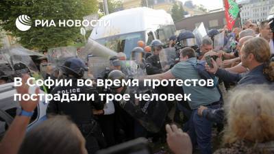 В Софии во время протестов пострадали трое человек - ria.ru - Москва - Болгария - Sofia