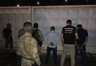 На Киевщине армяне украли банковский терминал из магазина - facenews.ua - Украина - Киев - Киевская обл. - Армения - Сумы