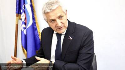 Михаил Мишустин - Леонид Огуль - Депутат Госдумы поддержал решение продлить выплаты медикам - nation-news.ru