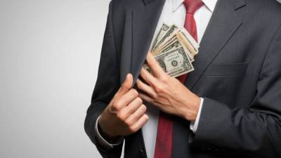 Почему богатые мужчины всегда популярнее у женщин: 2 главные причины - skuke.net - Брак