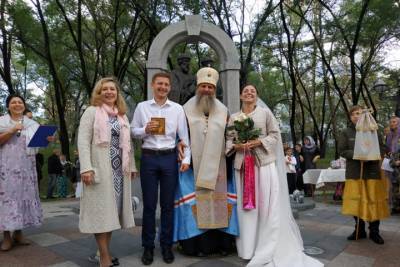 Хабаровские супружеские пары чествовали на набережной краевой столицы - hab.mk.ru - Хабаровский край - Хабаровск