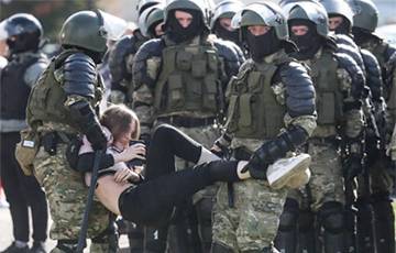 Алесь Беляцкий - Алесь Беляцкий: За время протестов в Беларуси задержали 12 тысяч человек - charter97.org - Белоруссия