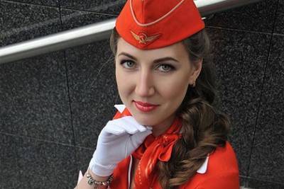 Внешность российской стюардессы восхитила иностранцев в сети - lenta.ru
