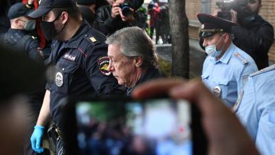 Михаил Ефремов - Роман Филиппов - Марина Литвинович - Ефремова в СИЗО постриг сокамерник - gazeta.ru - Москва