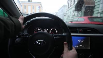 Владимир Афонский - В Госдуме предложили ужесточить правила пользования каршерингом - iz.ru - Россия