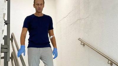 Алексей Навальный - Навальный требует вернуть ему одежду, снятую в больнице Омска - ru.espreso.tv - Германия - Омск