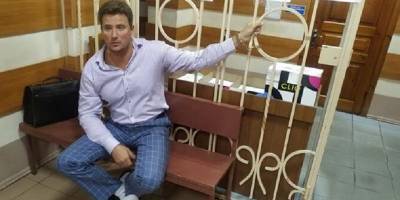 Валентин Рыбин - Адвокат приковал себя в здании Краматорского суда, требуя провести заседание по делу об убийстве - sharij.net - Украина - Краматорск - Авдеевка