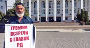 Владимир Васильев - Дагестанские чиновники проигнорировали пикет кумыкского активиста - kavkaz-uzel.eu - Махачкала - респ. Дагестан