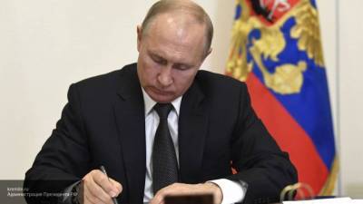 Владимир Путин - Путин подписал указ об индексации окладов судей - smartmoney.one - Россия