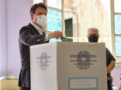 Референдум в Италии: почти 70% граждан поддержали сокращение парламента на треть - unn.com.ua - Киев - Италия