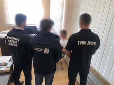Бывшего инспектора Одесской таможни подозревают в присвоении конфиската - golos.ua - Украина - Черновцы