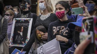 Рут Бейдер Гинзбург - Тело судьи Рут Бейдер Гинзбург будет выставлено для прощания у Верховного суда - golos-ameriki.ru - США