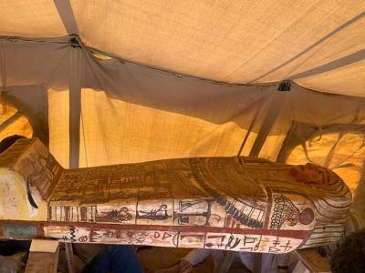 Пролежали в земле 2500 лет: В Египте нашли десятки древних саркофагов - vchaspik.ua - Египет