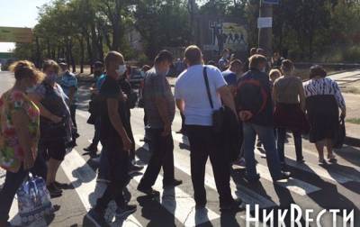 В Николаеве протестующие перекрыли одну из главных улиц - korrespondent.net - Николаев