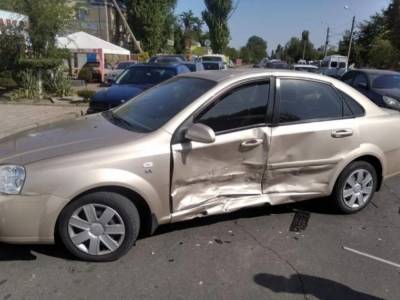 Карл Маркс - В Николаеве из-за ошибки водителя Chevrolet Lacetti в ДТП разбились 3 авто - golos.ua - Украина - Мелитополь