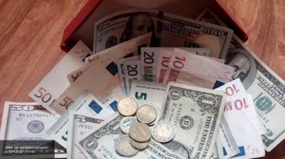 Аглая Чайковская - Клиенты российских банков вновь начали снимать валюту с депозитов - politros.com - Россия