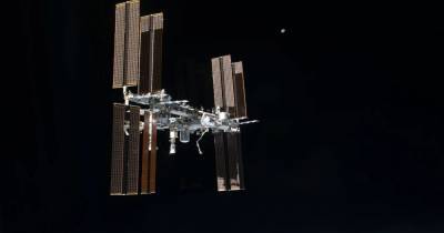 МКС экстренно «увернулась» от мусора на орбите - popmech.ru
