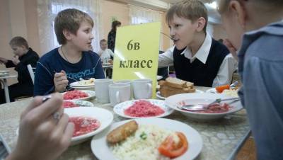 Денис Четырбок - Петербургским школьникам компенсируют траты на диетическое питание - dp.ru - Санкт-Петербург