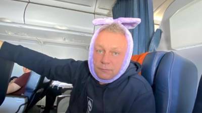 Сергей Жигунов - Стюардесса удалила зуб Сергею Жигунову прямо во время полета - iz.ru - Россия - Израиль