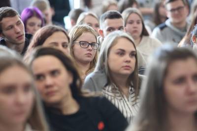 В Петербурге запустили программу помощи пережившим сексуальное насилие подросткам - znak.com - Санкт-Петербург