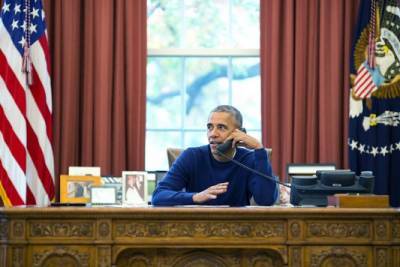 Барак Обама - Обама поделился в соцсетях своим номером телефона и попросил американцев написать ему SMS - usa.one - США