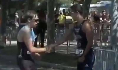 Триатлонист подарил заблудившемуся сопернику медаль (6 фото + 1 видео) - skuke.net - Англия