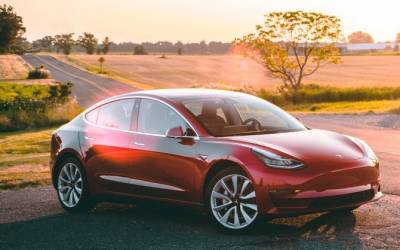 Tesla обновит свой самый доступный электрокар - autostat.ru