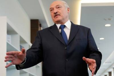 Александр Лукашенко - Лукашенко вводит двухнедельный карантин для приезжающих с Запада - mk.ru - Белоруссия - с. Запад