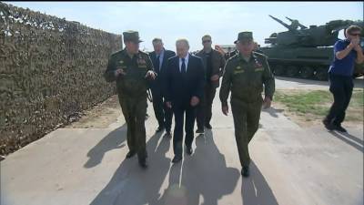 Сергей Шойгу - Владимир Путин - Президент прибыл на полигон Капустин Яр - vesti.ru - Россия - Астраханская обл.