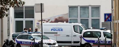 В Париже около редакции Charlie Hebdo мужчина с ножом напал на людей - runews24.ru - Париж