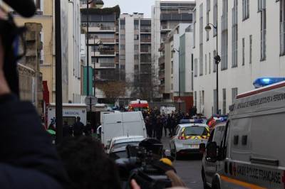 Charlie Hebdo - В Париже неизвестный с ножом ранил 4 человек рядом с бывшей редакцией Charlie Hebdo - vkcyprus.com - Париж