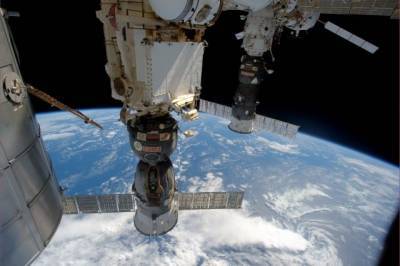 Экипаж МКС изолировался в российском сегменте для поиска утечки воздуха - aif.ru
