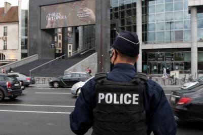 Жеральд Дарманен - СМИ назвали мотив нападения возле бывшего здания Charlie Hebdo в Париже - aif.ru - Франция - Париж - Пакистан
