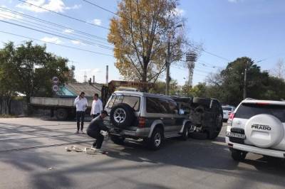 В битве японских внедорожников в Хабаровске не устоял на колёсах LC200 - hab.aif.ru - Япония - Хабаровск