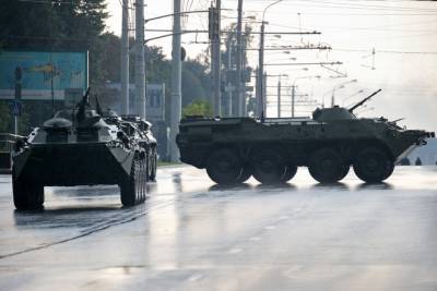В центр Минска стянули БТР и внутренние войска - newzfeed.ru - Минск