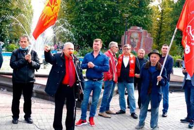 В Казани прошел митинг КПРФ, ЗНС и «Левого фронта», они представили своих немногочисленных представителей - apral.ru - Россия - Казань