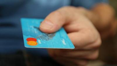 Кредитные карты в России оказались под угрозой из-за нового законопроекта - piter.tv - Россия